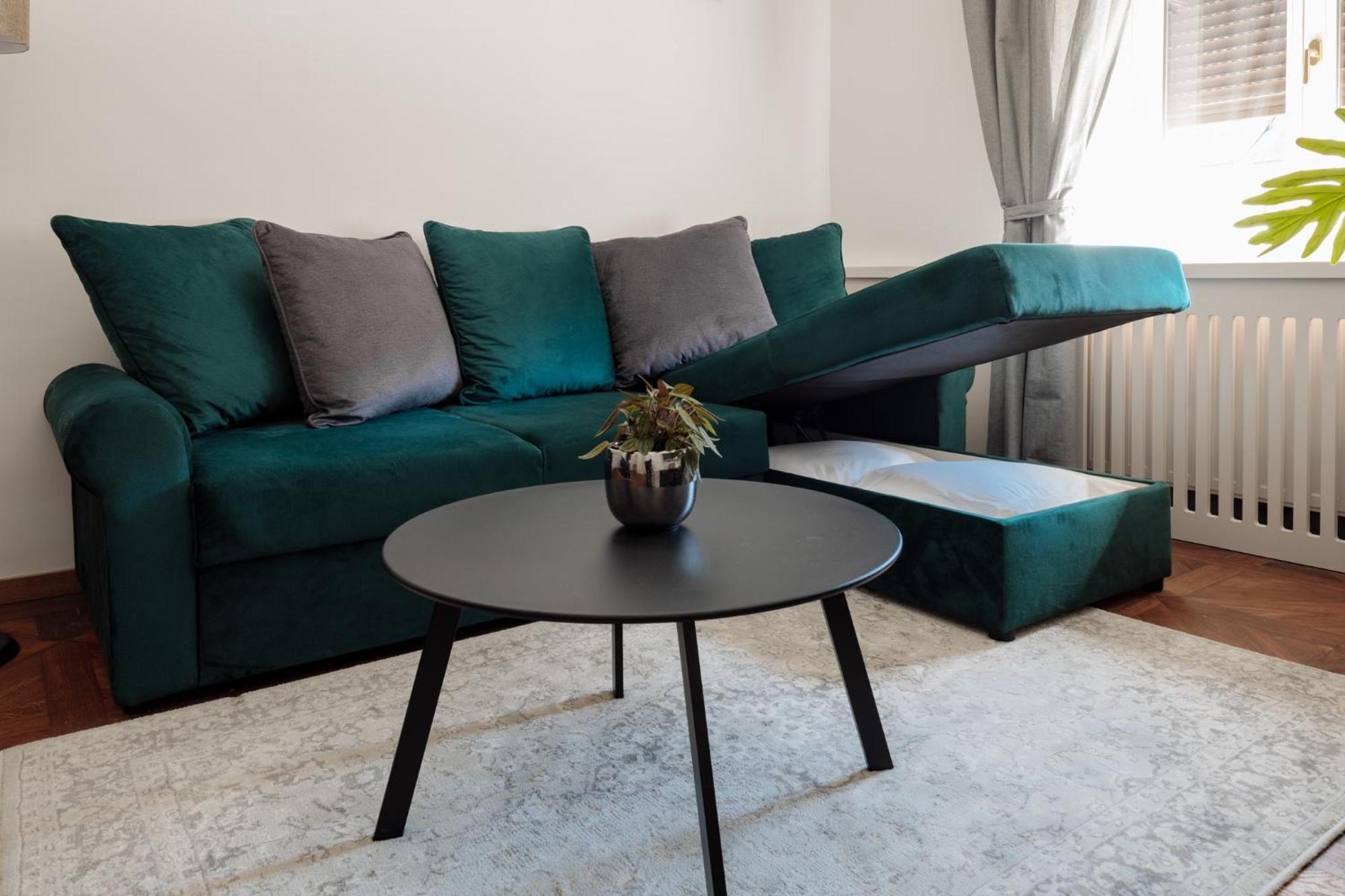 Main Square Apartments & Rooms Марибор Екстериор снимка