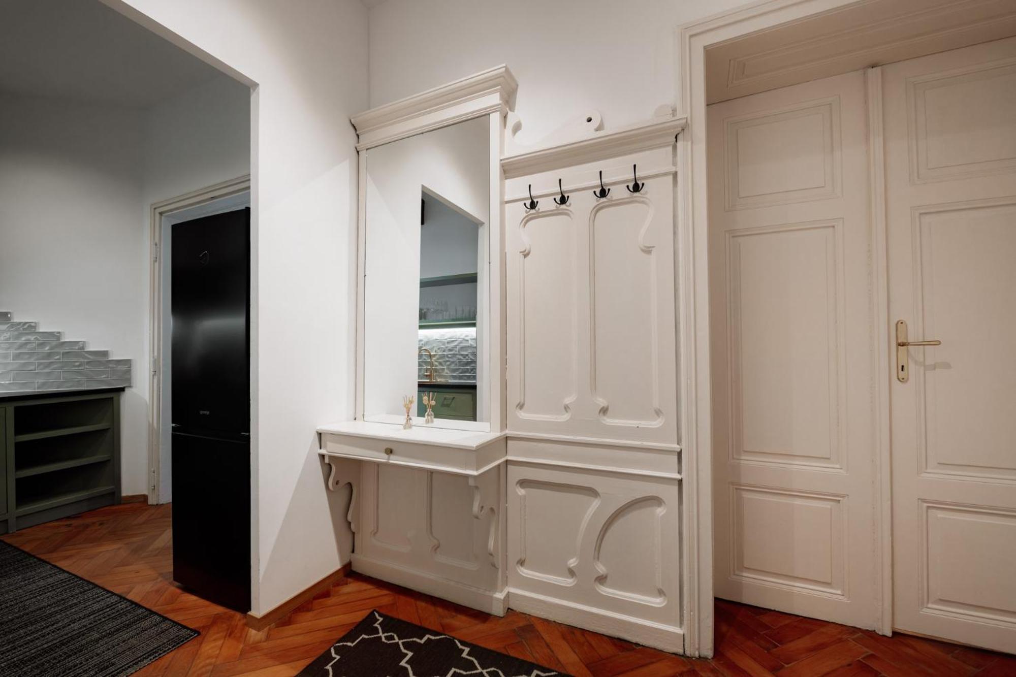 Main Square Apartments & Rooms Марибор Екстериор снимка