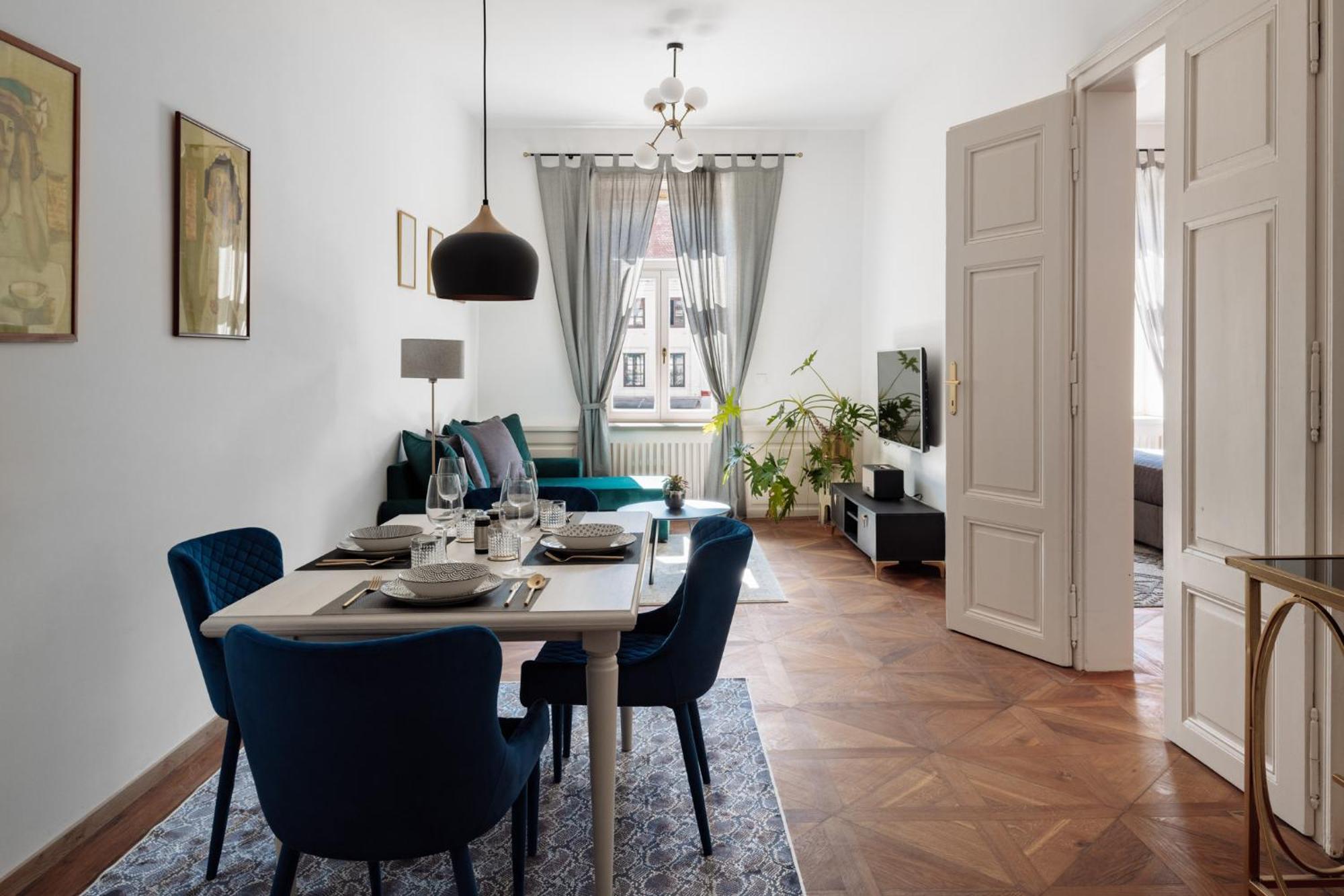 Main Square Apartments & Rooms Марибор Екстериор снимка