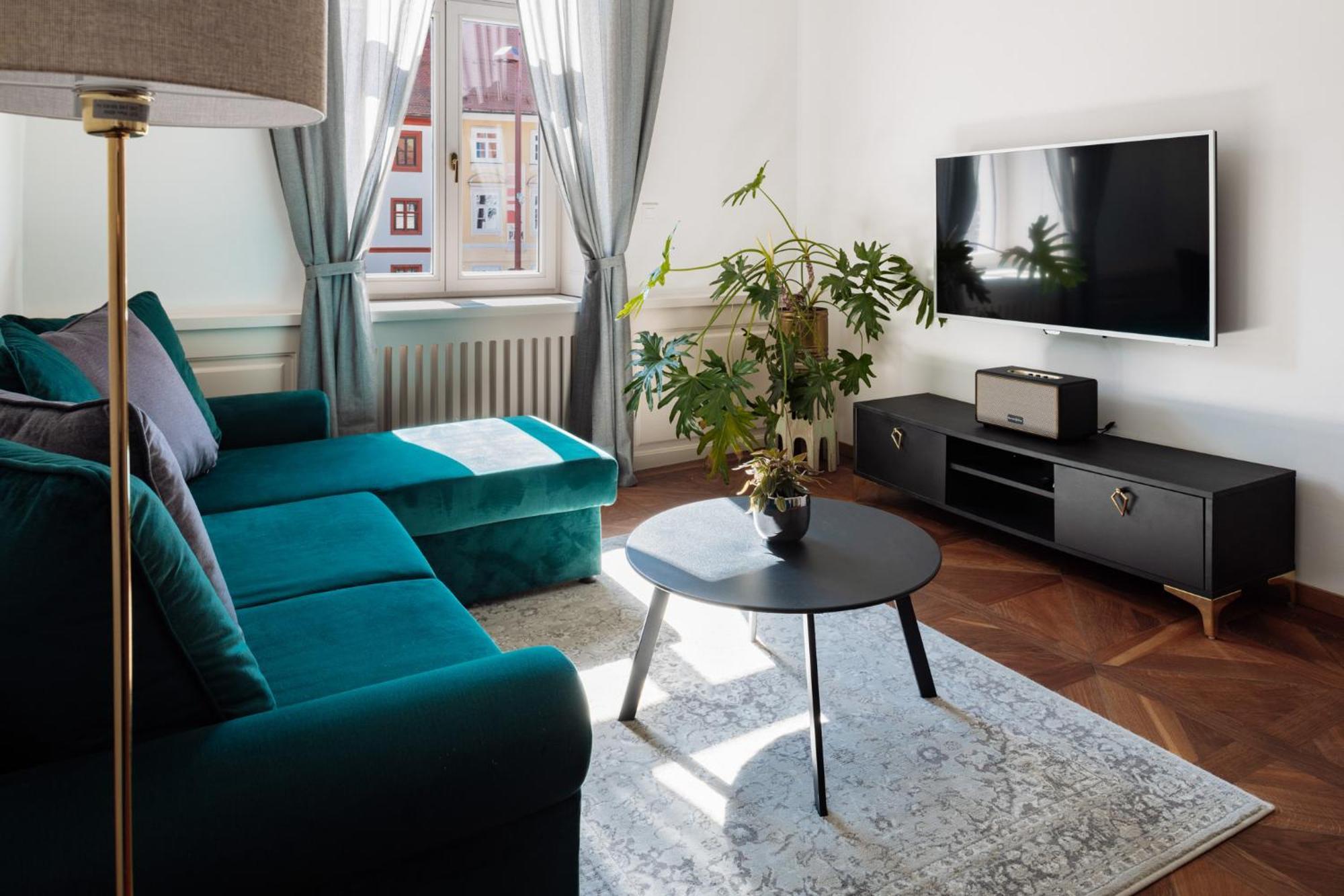 Main Square Apartments & Rooms Марибор Екстериор снимка