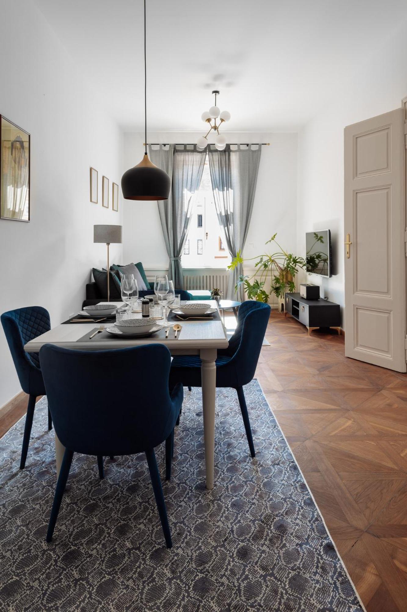 Main Square Apartments & Rooms Марибор Екстериор снимка