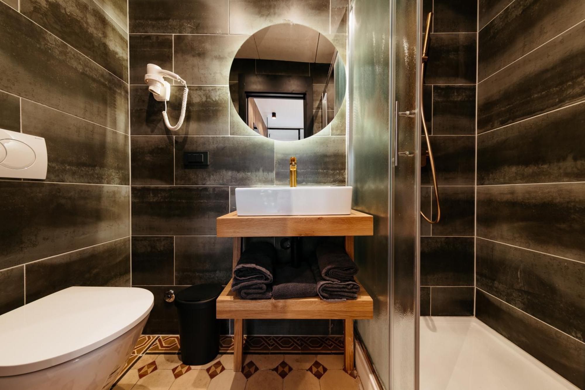 Main Square Apartments & Rooms Марибор Екстериор снимка