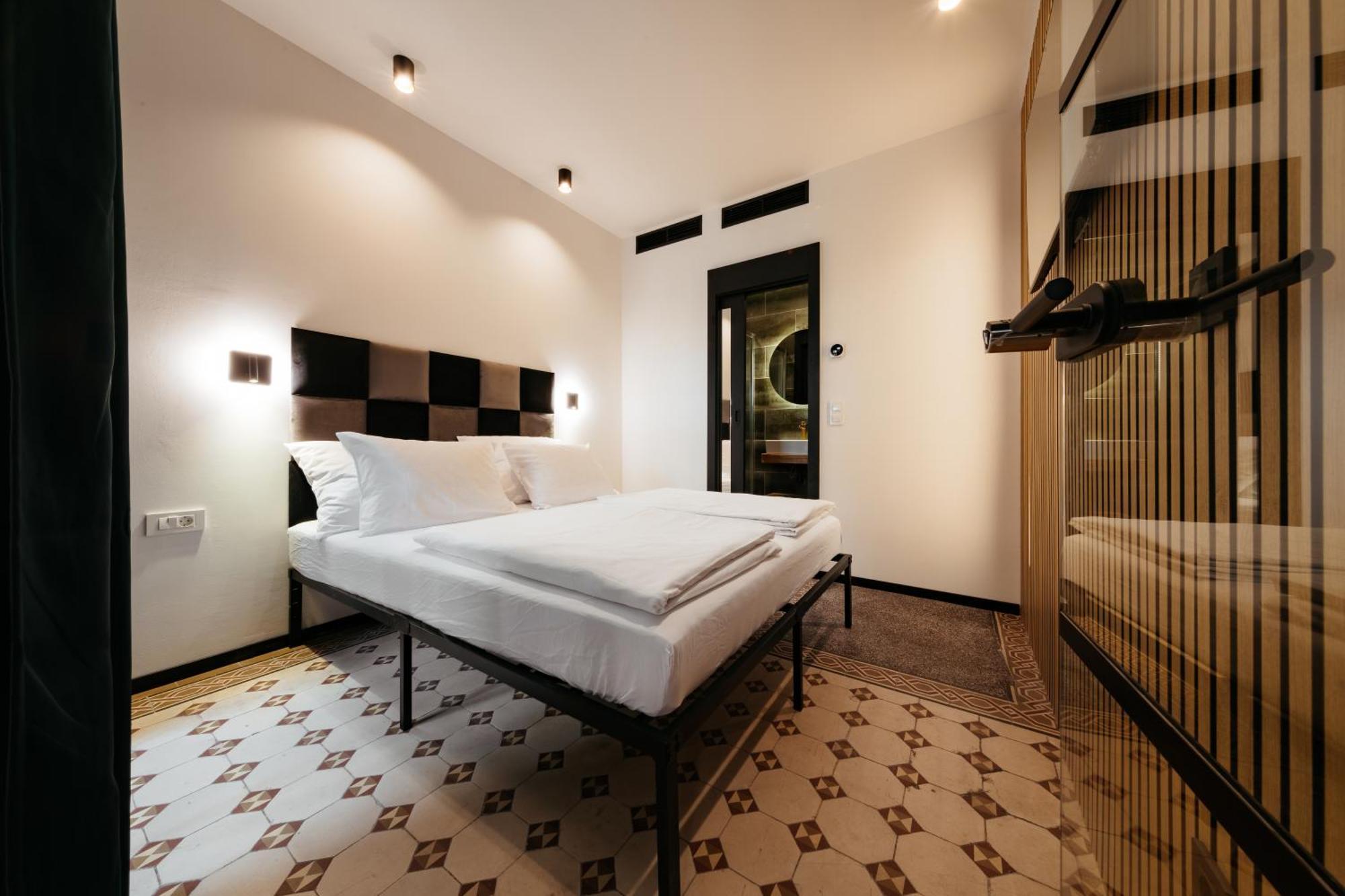 Main Square Apartments & Rooms Марибор Екстериор снимка