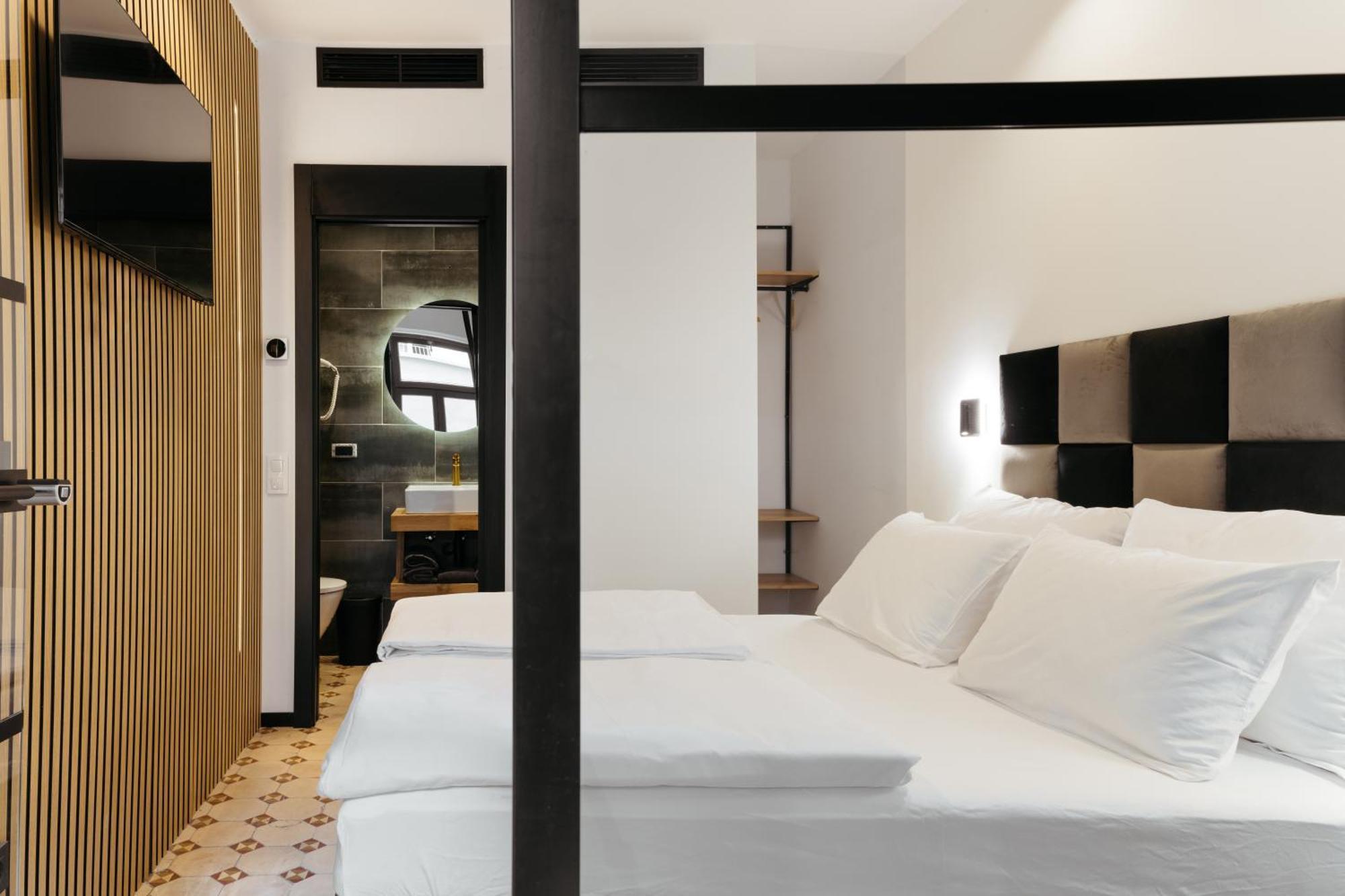 Main Square Apartments & Rooms Марибор Екстериор снимка
