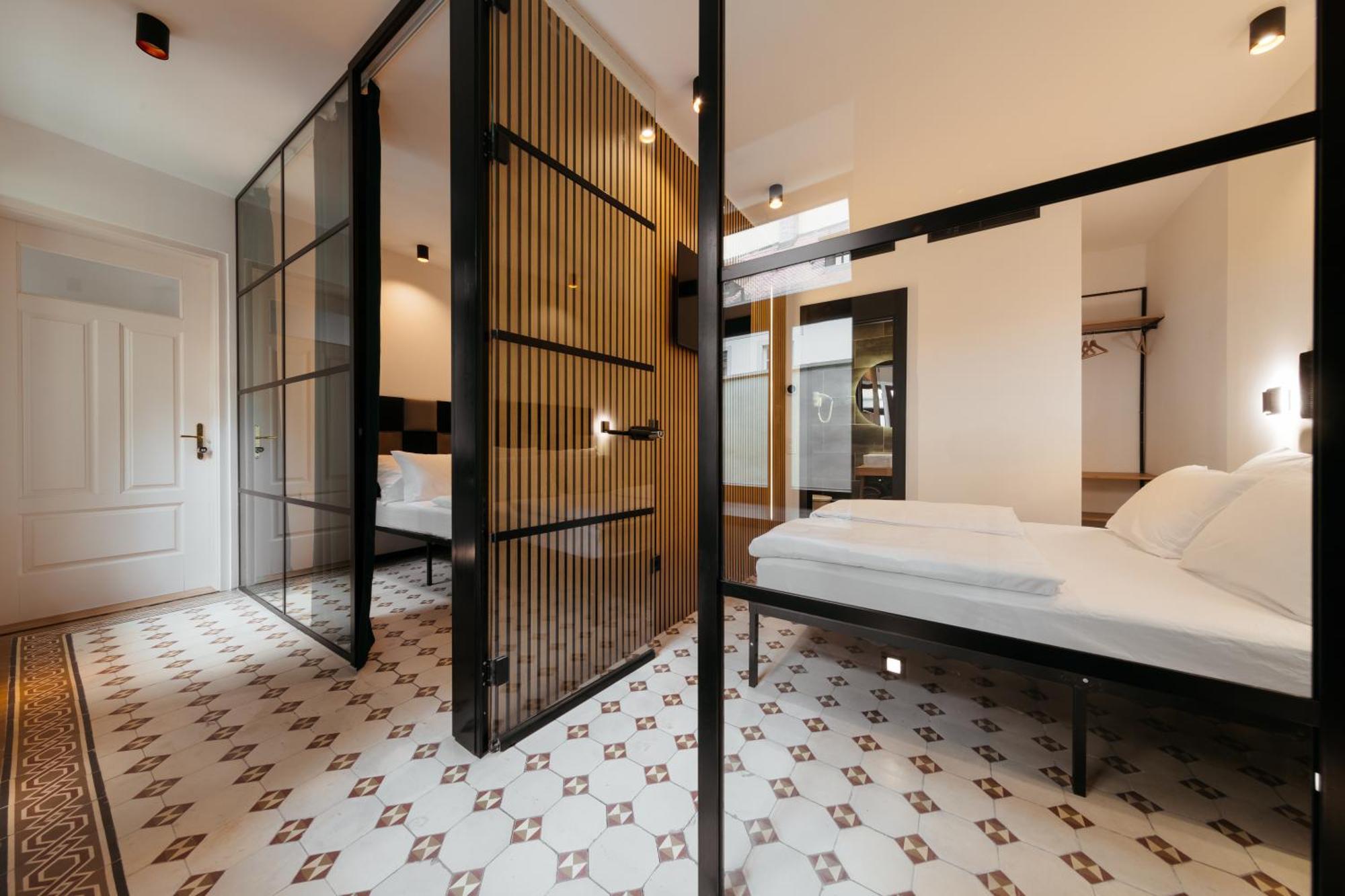 Main Square Apartments & Rooms Марибор Екстериор снимка
