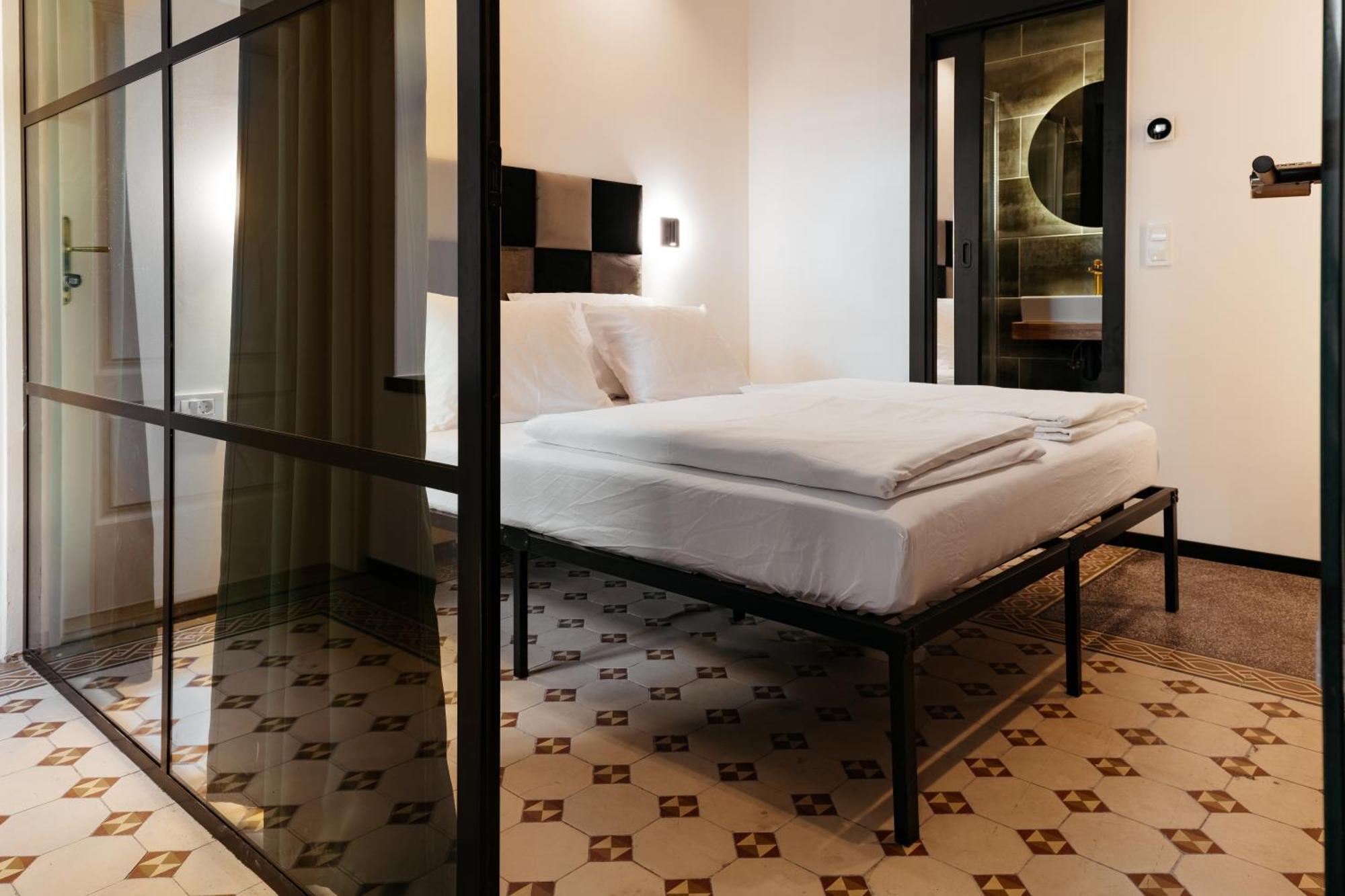 Main Square Apartments & Rooms Марибор Екстериор снимка