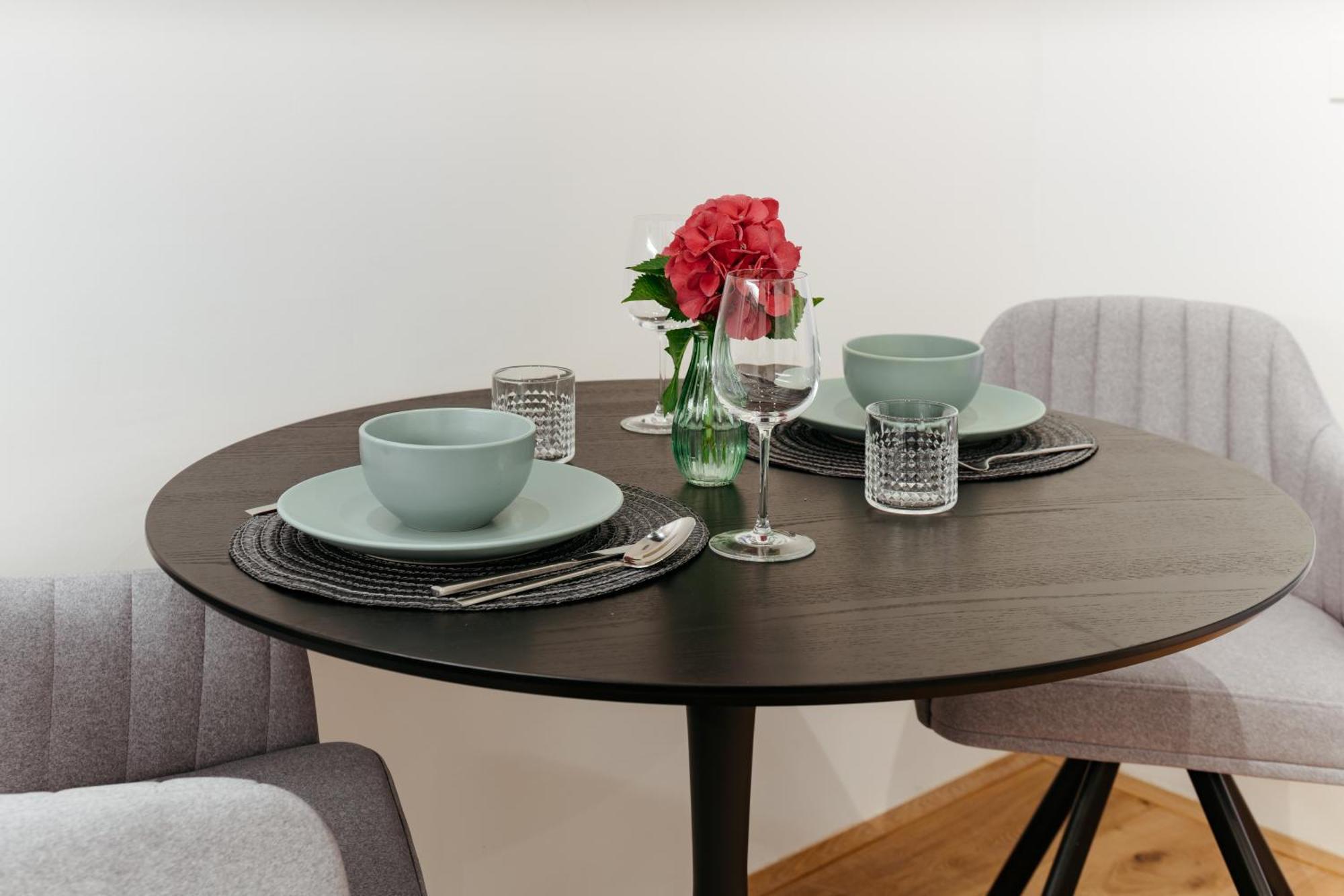 Main Square Apartments & Rooms Марибор Екстериор снимка
