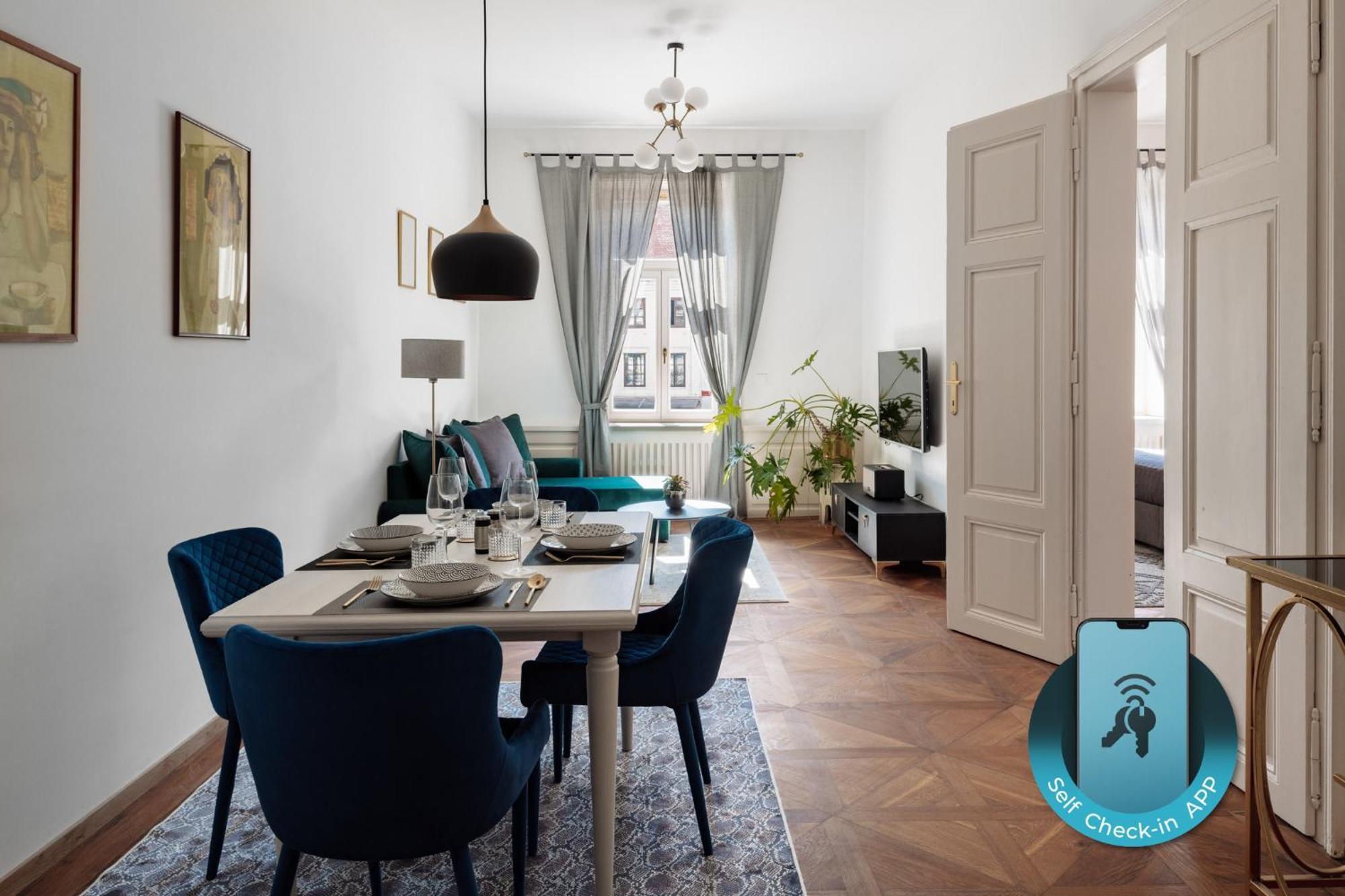 Main Square Apartments & Rooms Марибор Екстериор снимка